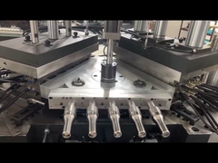 Einspritzungs-Blasformen-Maschine