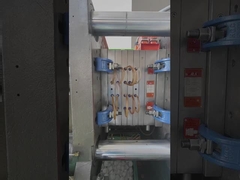 Spritzgießmaschine zur Herstellung von Kappen