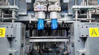 DSB90 Dreifachschnecken-Doppelstation-Doppeldüsenkopf-Extrusionsblasformmaschine